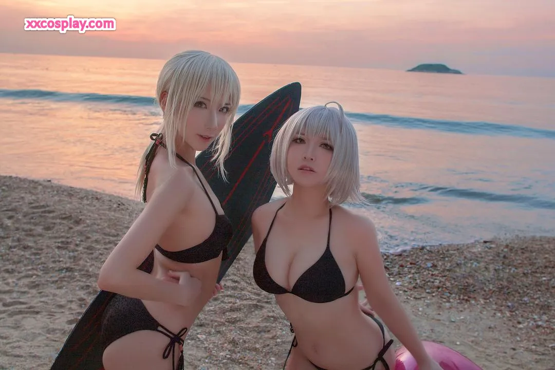 Banbanzi & Suosuo: Jeanne d'Arc & Alter Beach Swimsuit Gravure